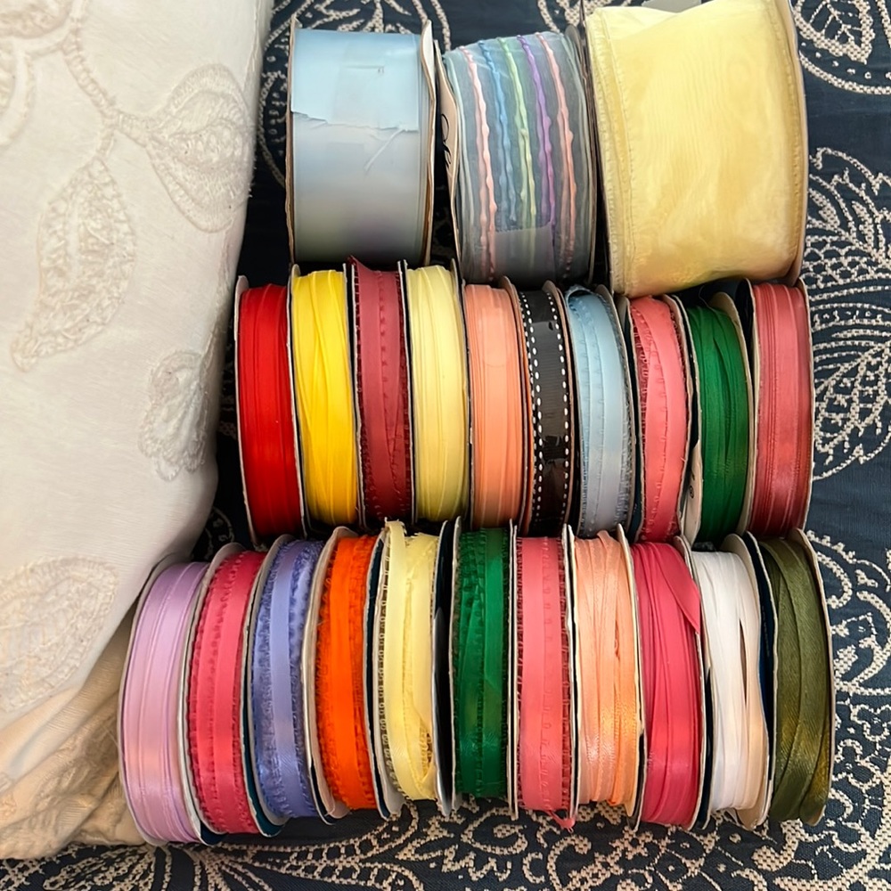 VARIOUS SPOOLS OF RIBBON